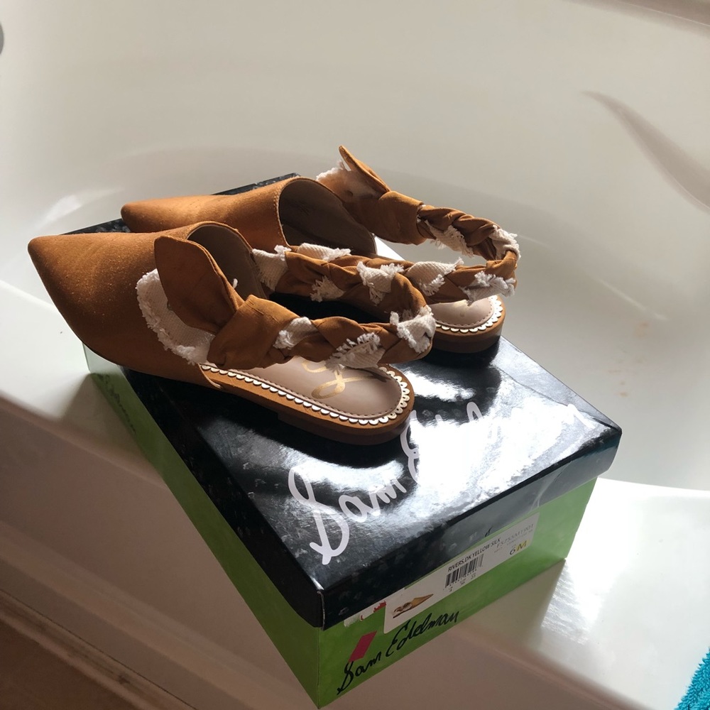 NWT Sam Eldeman flats